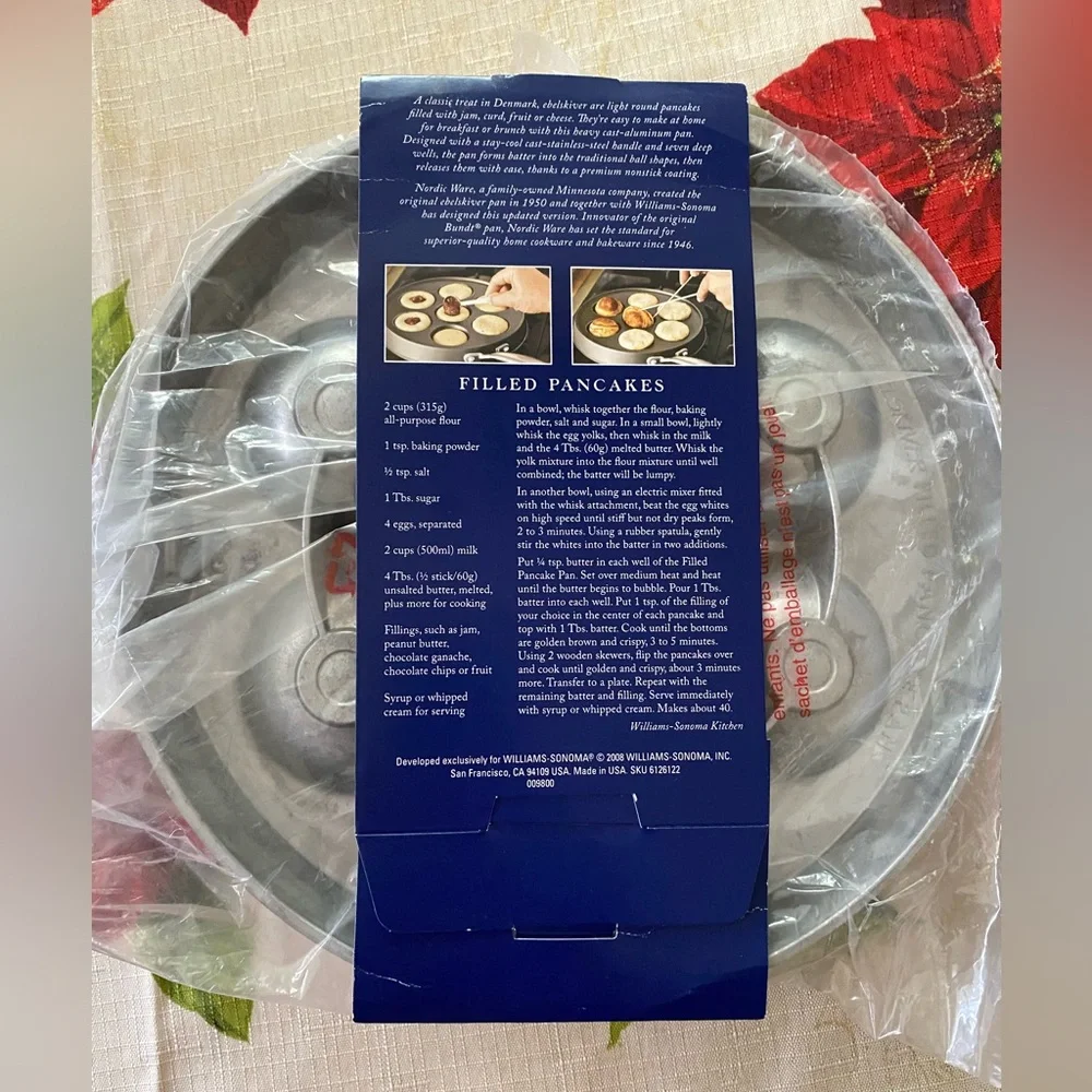 Williams-Sonoma filled pancake pan. NWT